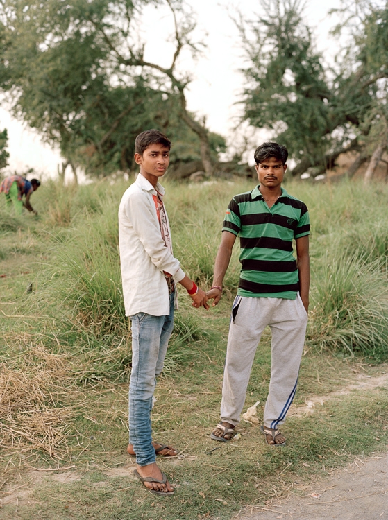 https://www.marcleclef.net:443/files/gimgs/th-52_MARC OHREM-LECLEF alt_ IMAGE 4 FRIENDS CHOTU AND RAJAN LEAVING THE TEMPLE_ JHARKHAND 2017.jpg